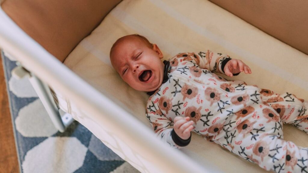 Bebé llorando despertar nocturno